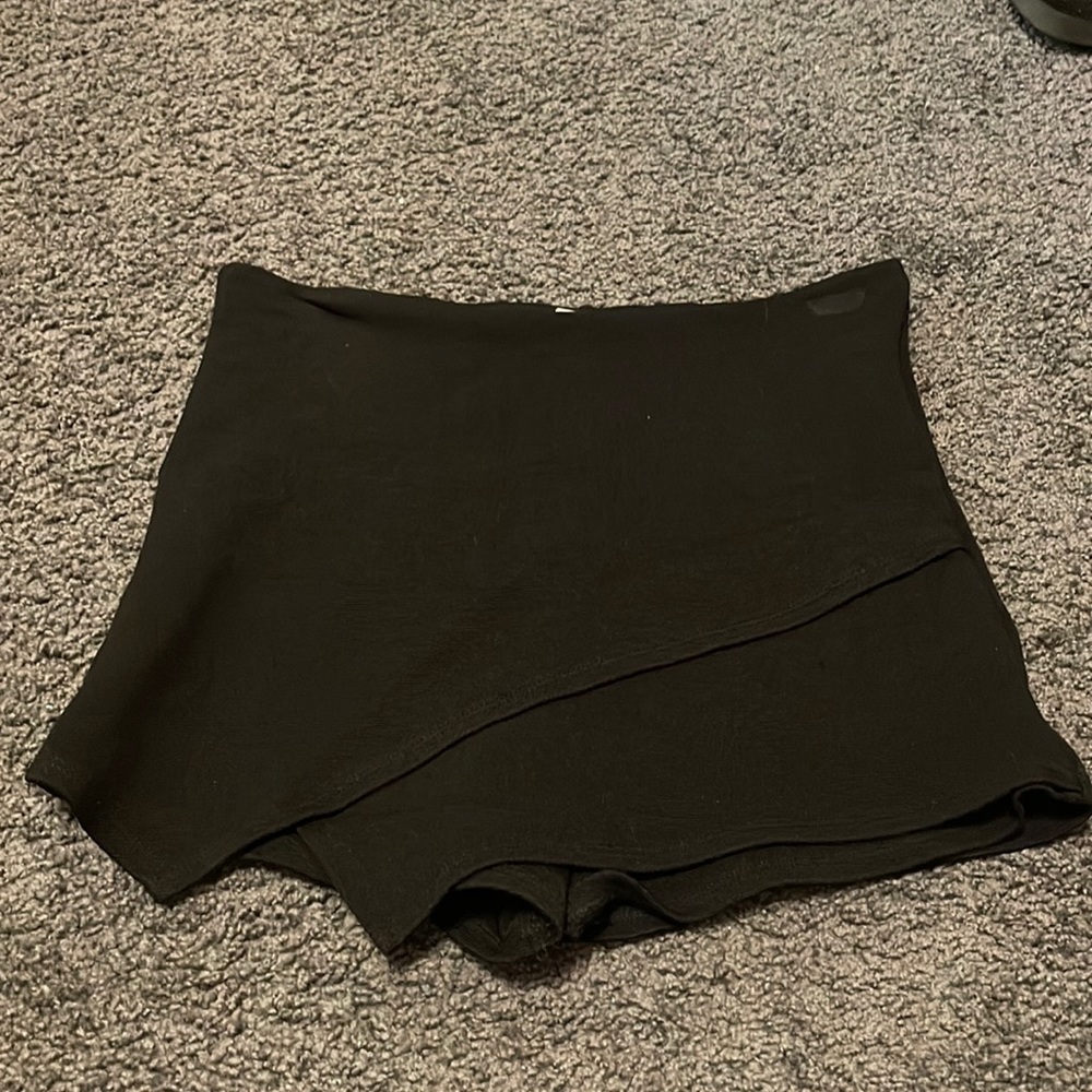 Black envelope skirt- fits like a small